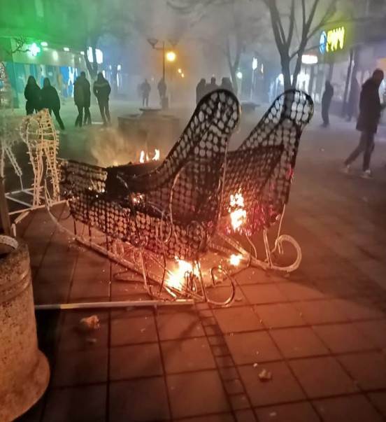 novogodisnja rasveta u prokuplju izgorela