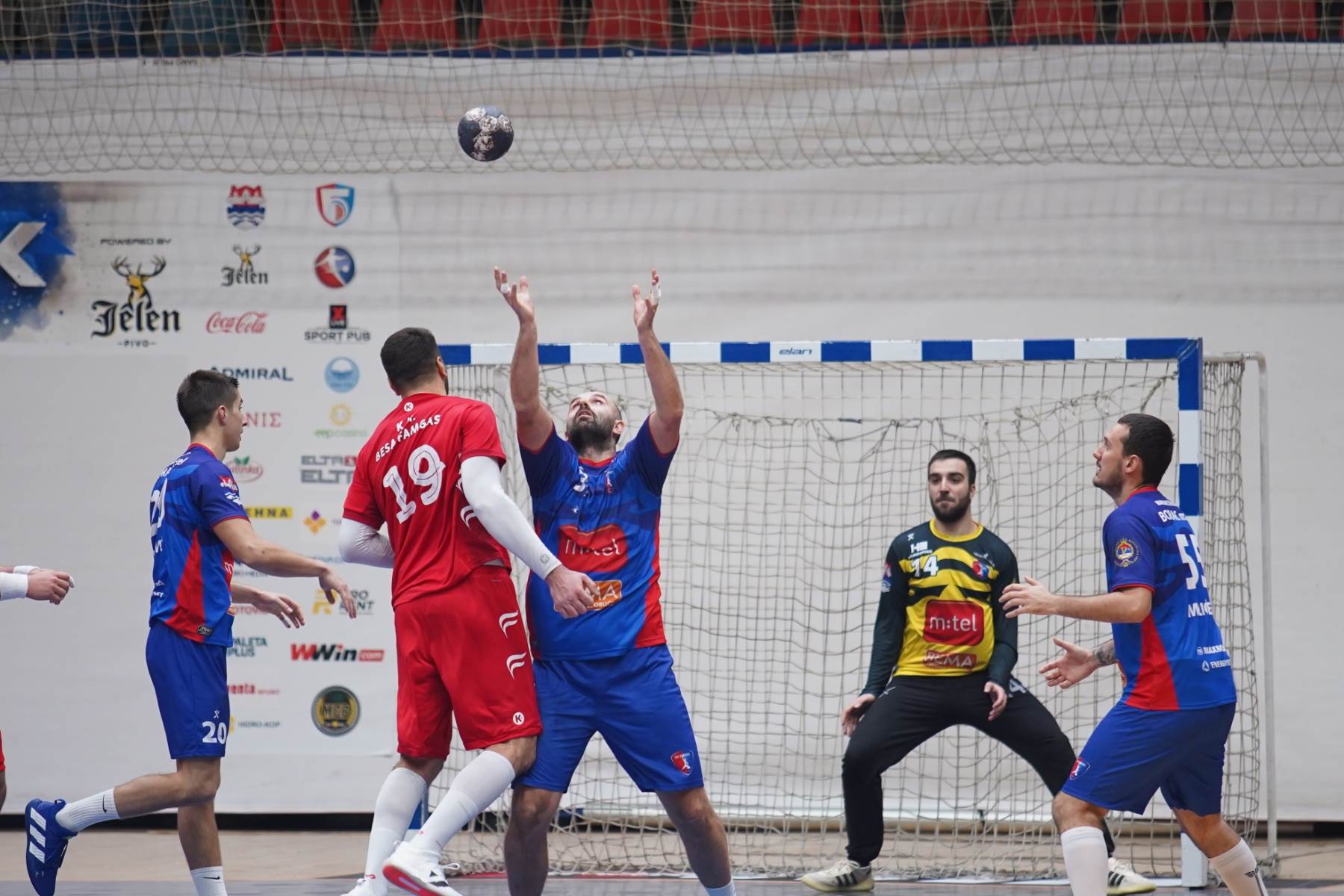 borac banjaluka rukomet kosovo transparent kosovo je srbija ispred hale