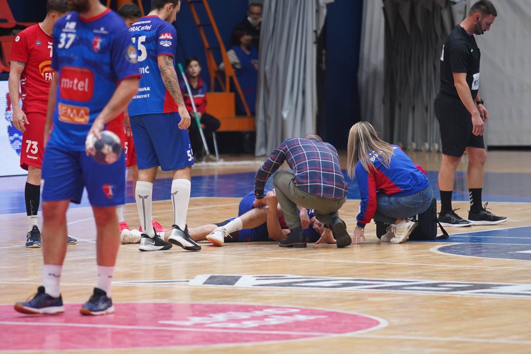 borac banjaluka rukomet kosovo transparent kosovo je srbija ispred hale