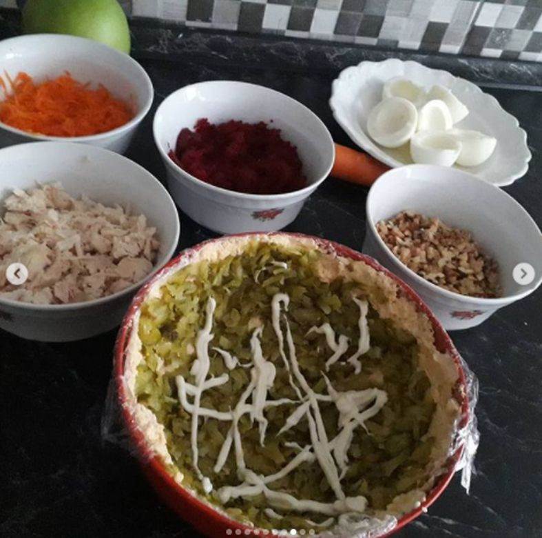 zimska salata od piletine dekorativna jela postupak pripreme recepti foto