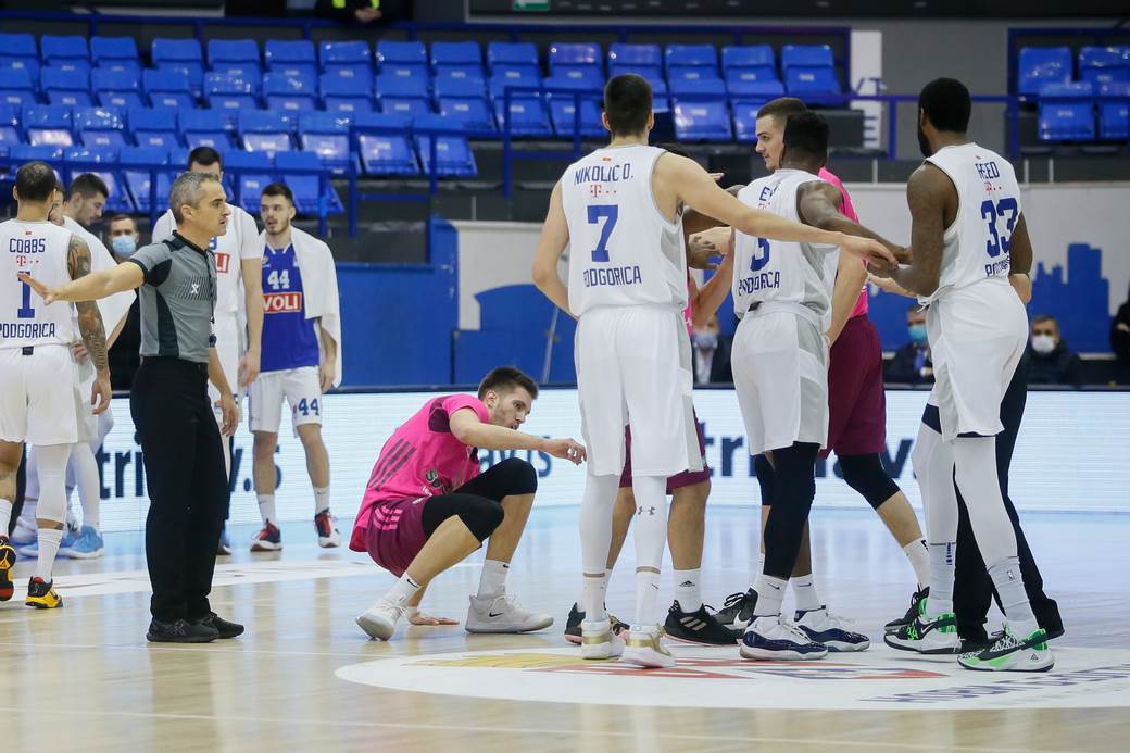 mega buducnost podgorica vili rid udarac u grudi filip petrusev frka video
