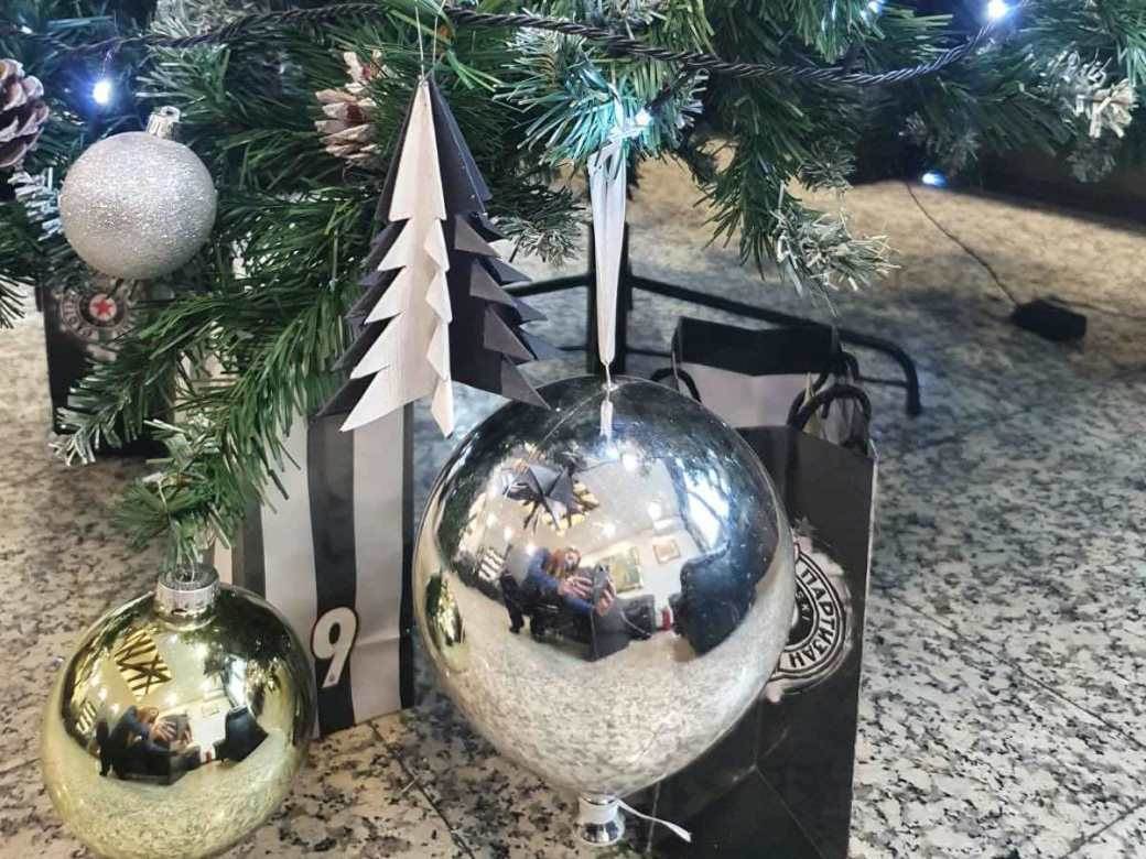 partizan jelke nova godina ukrasi crno-belo