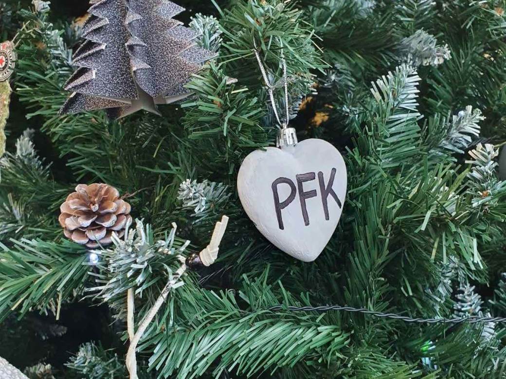 partizan jelke nova godina ukrasi crno-belo