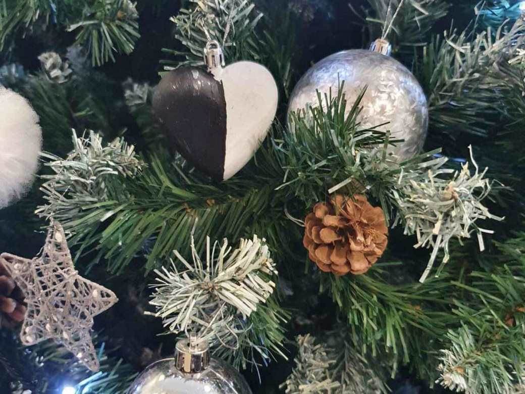 partizan jelke nova godina ukrasi crno-belo