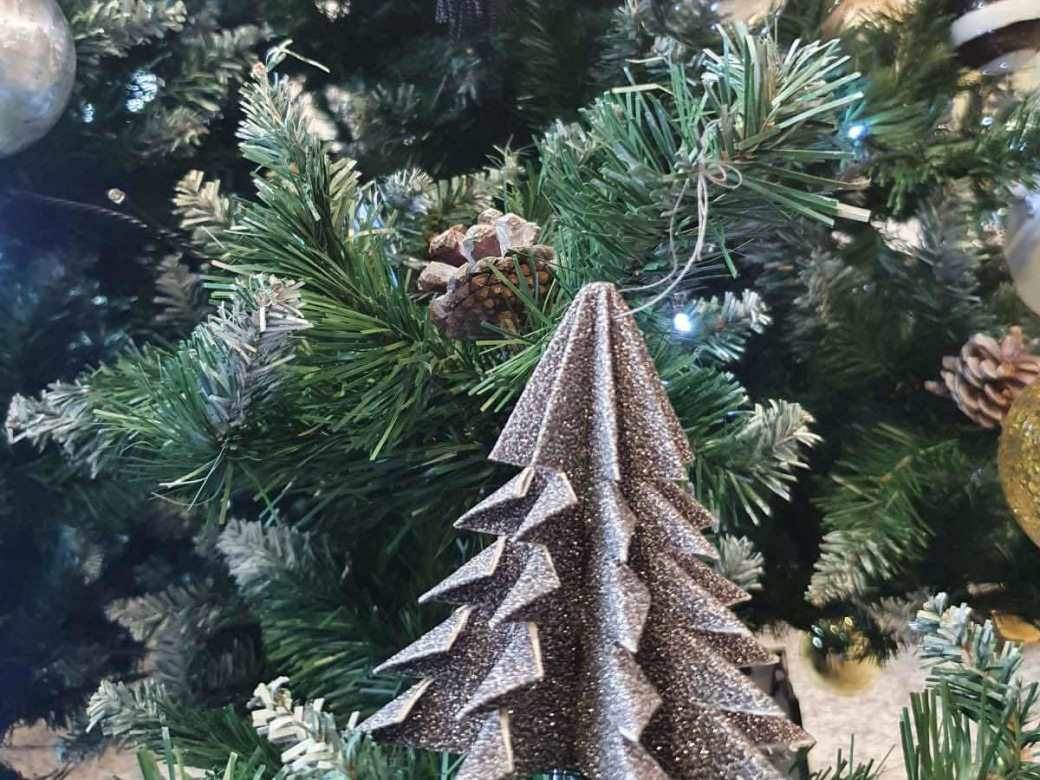 partizan jelke nova godina ukrasi crno-belo