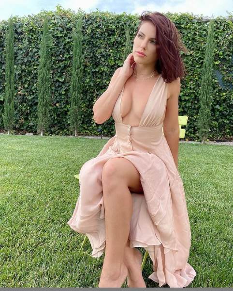 Adrijana Čečik pobegla sa seta zbog muškaraca