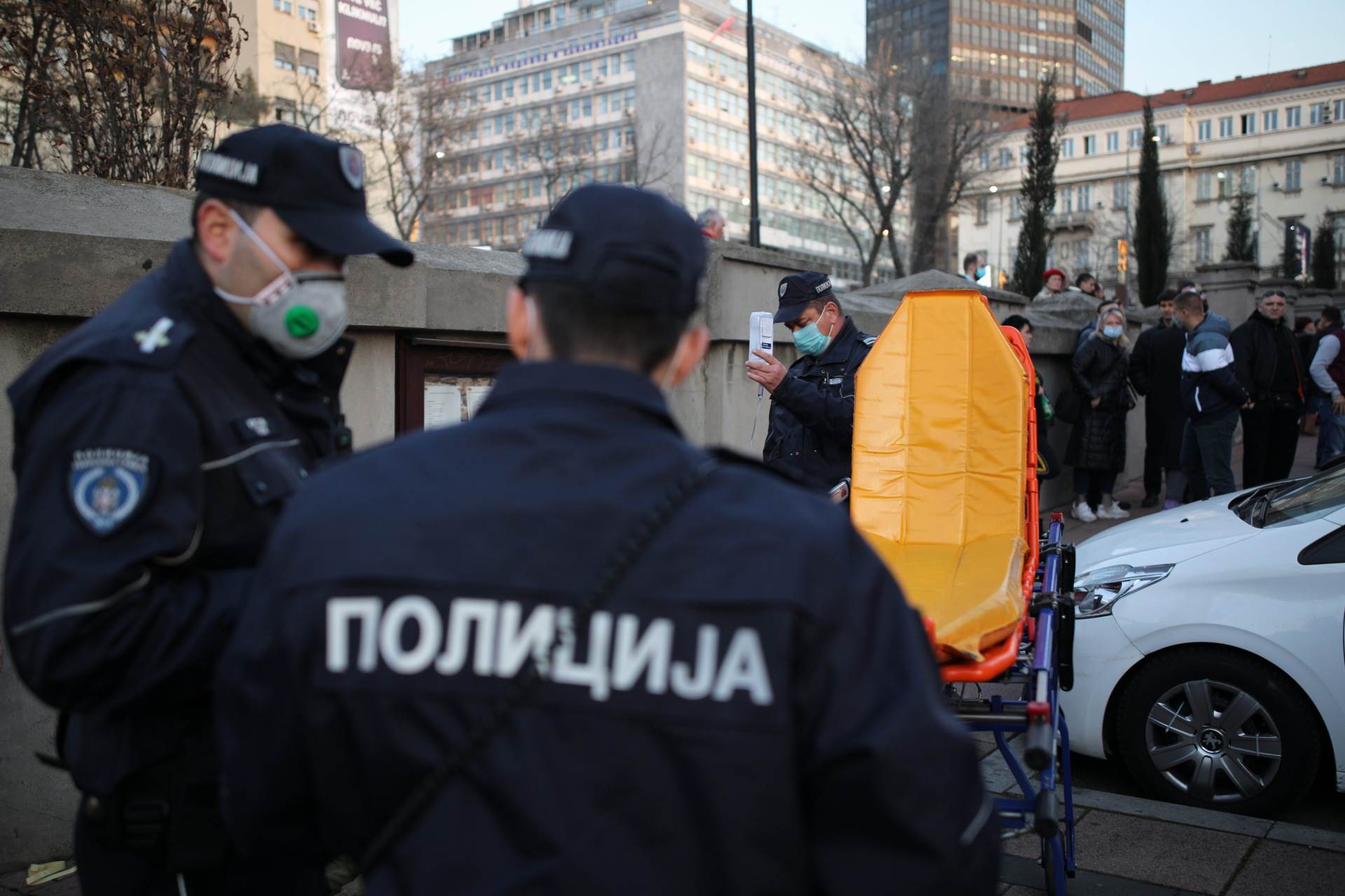 beograd reanimacija coveka nasred ulice preminuo