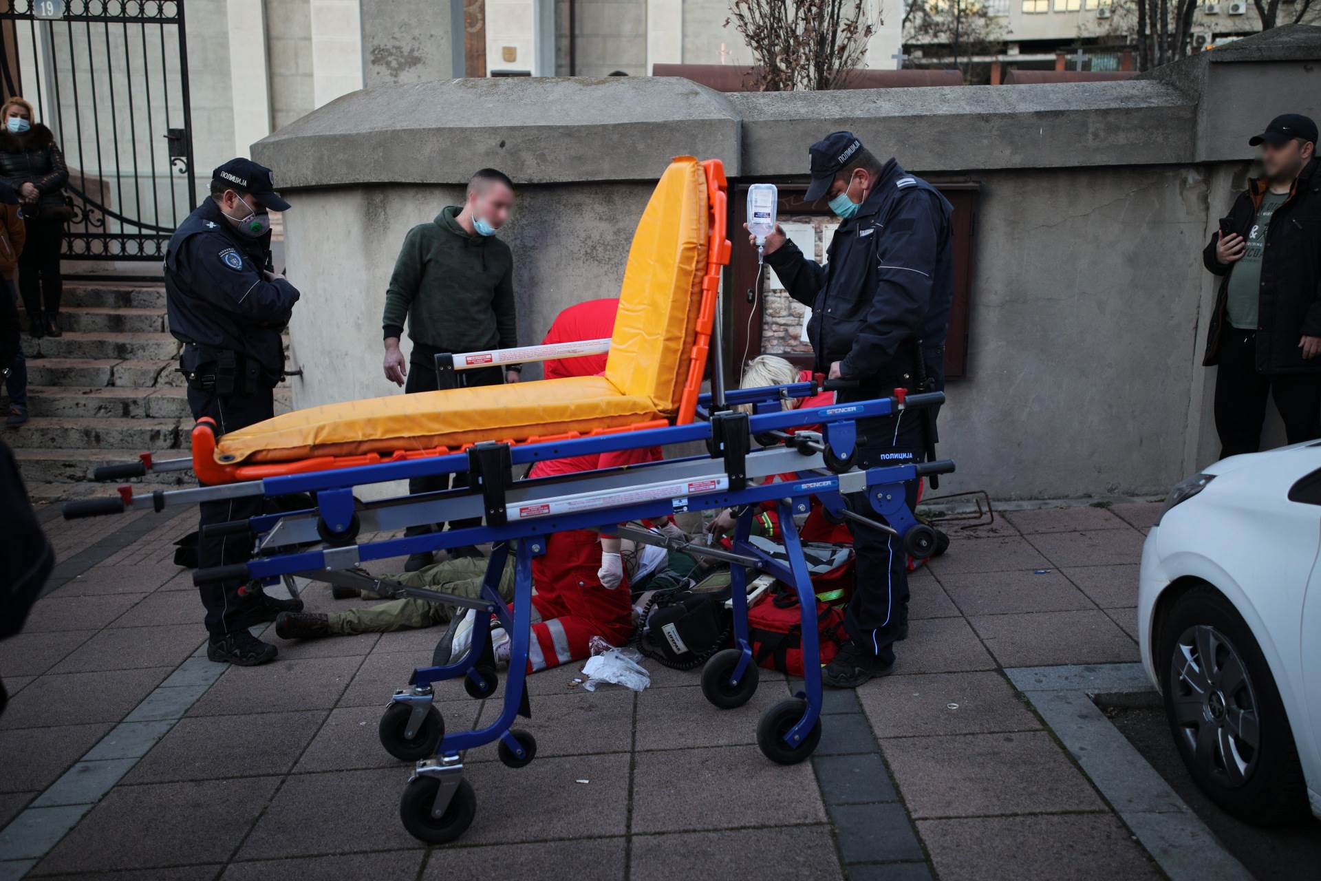 beograd reanimacija coveka nasred ulice preminuo