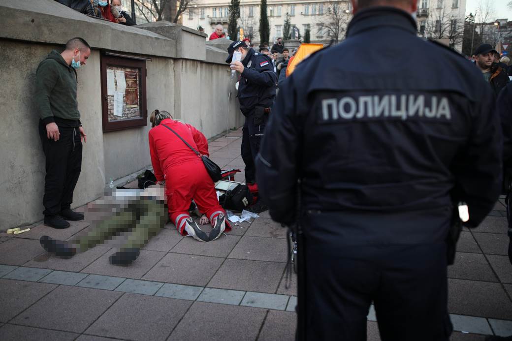 beograd reanimacija coveka nasred ulice preminuo