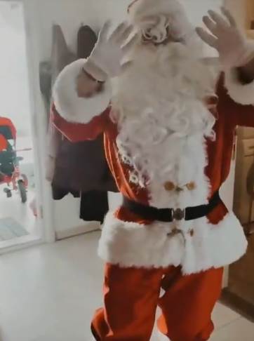 natasa bekvalac deda mraz na vratima instagram foto