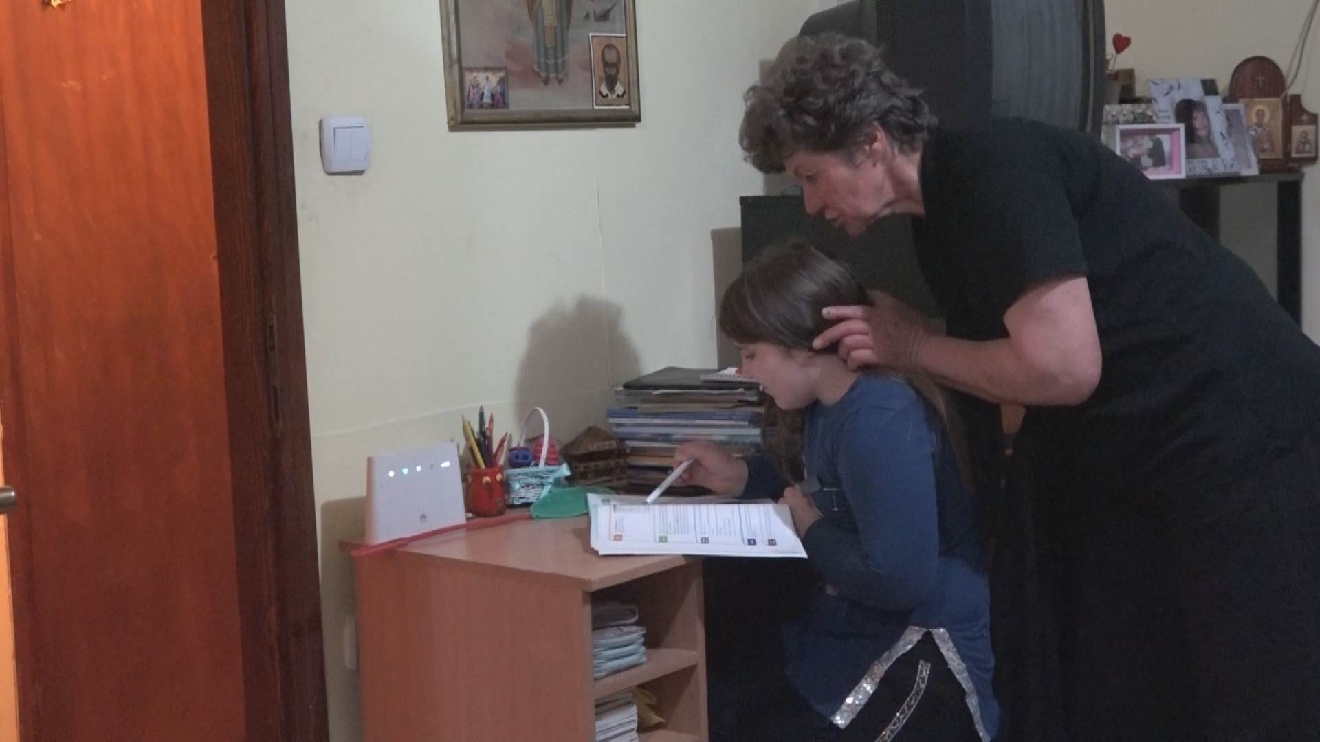 baka milisavka se bori za starateljstvom nad unukom koju su udarila kola u cacku