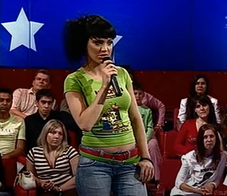 Sanja Stojanović pevala polugola pred popovima