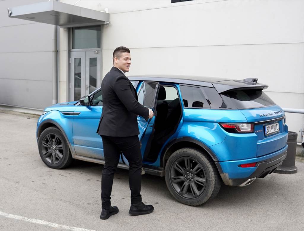 sloba radanovic automobil dzip skupocena kola