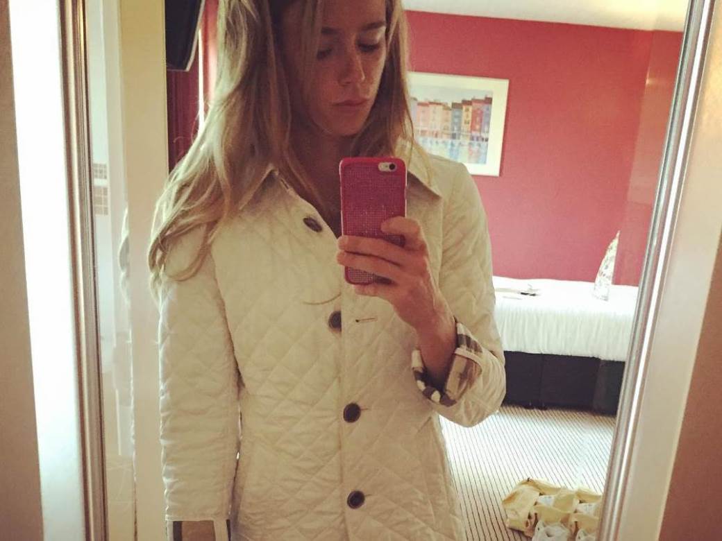 kamila djordji teniserka polugola skinula se cestitka bozic 