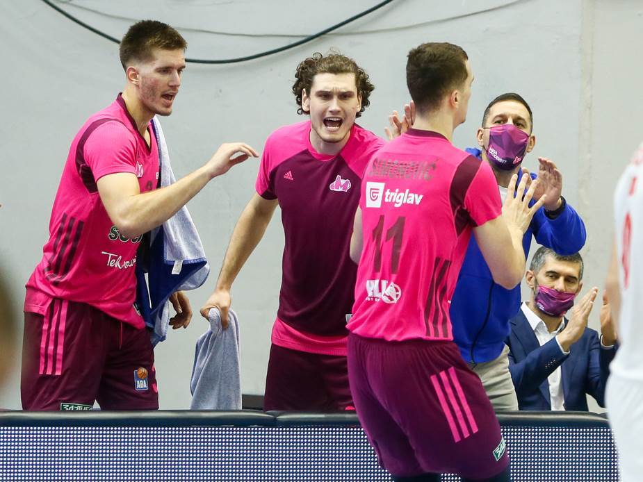 Efes hteo Lendejla umesto Petruševa