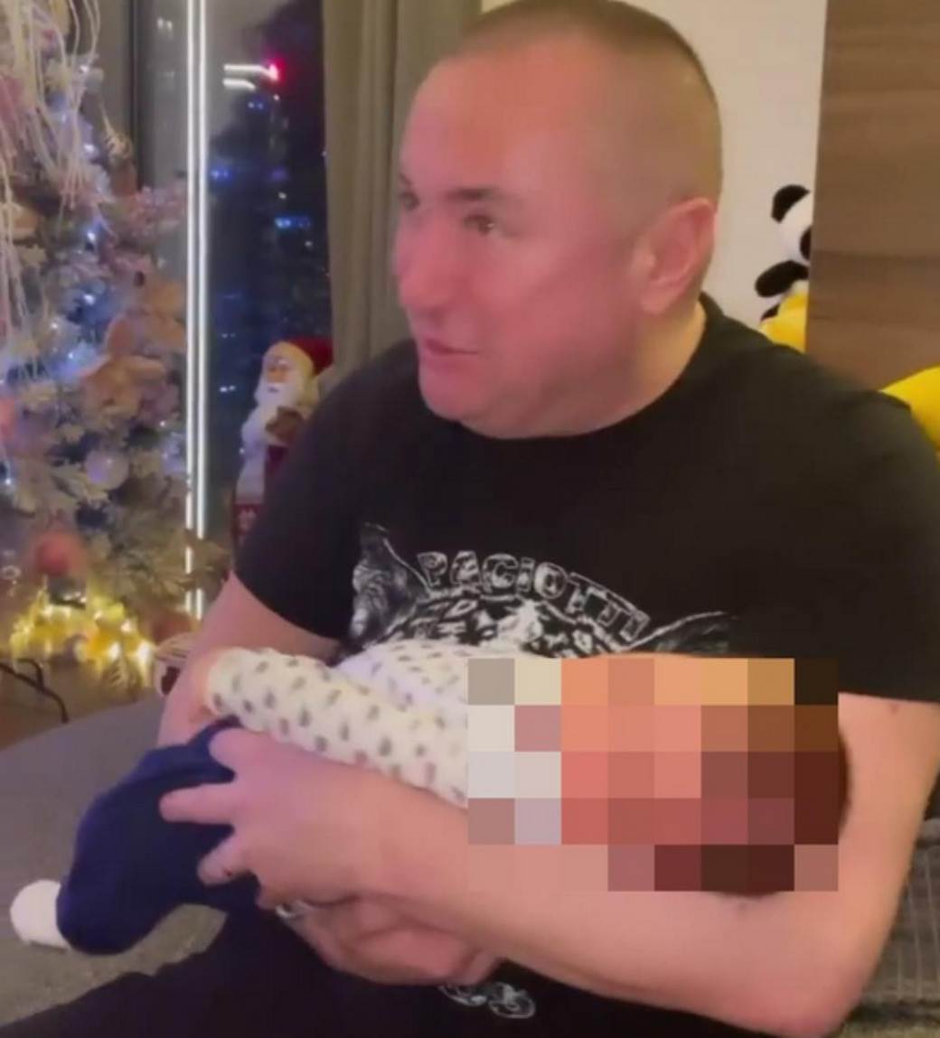 djani zena sladja slika iz kreveta foto