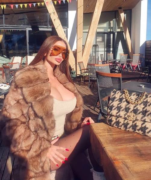 soraja vucelic rasla u domu majku izbacili iz kuce kada je zatrudnela dala je hraniteljima