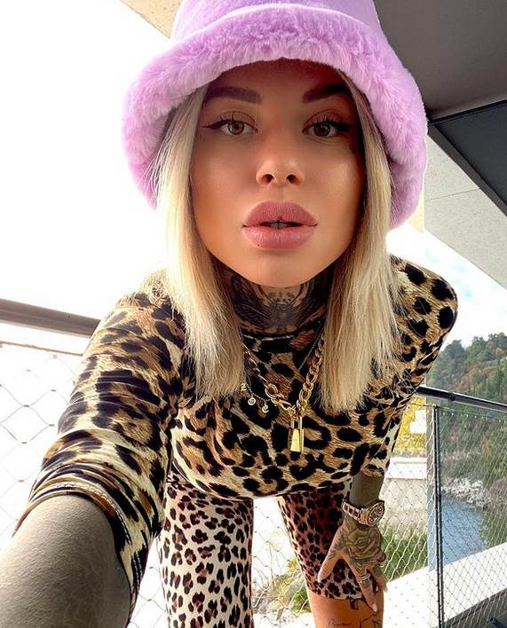 zoe kristofoli teo ernandez oralni seks na jahti slike