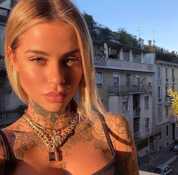 zoe kristofoli teo ernandez oralni seks na jahti slike