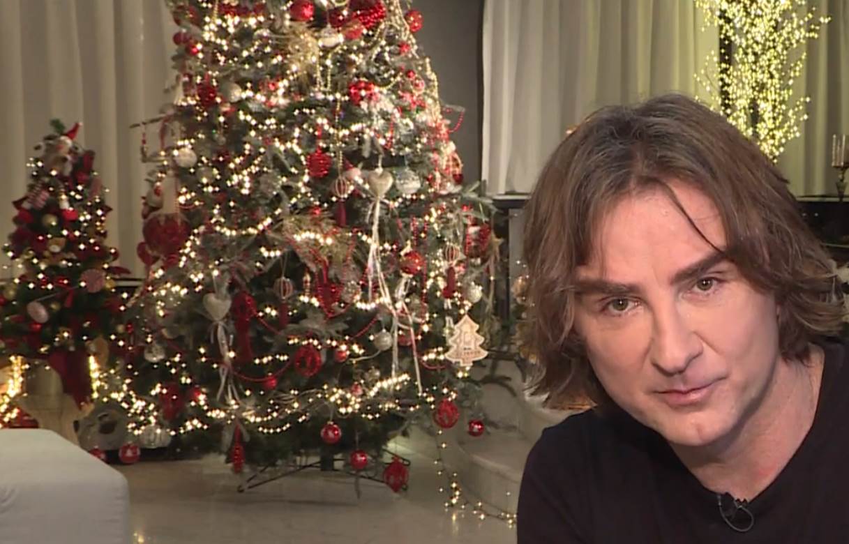 Koju školu je završio Željko Mitrović?