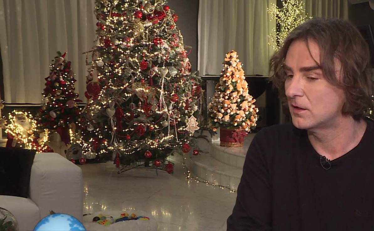 Koju školu je završio Željko Mitrović?