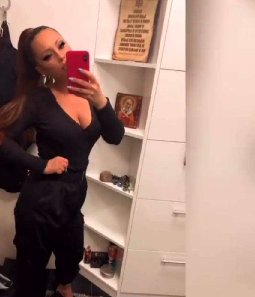 Aleksandra Bursać nakon smrti oca živela sa majkom u sigurnoj kući