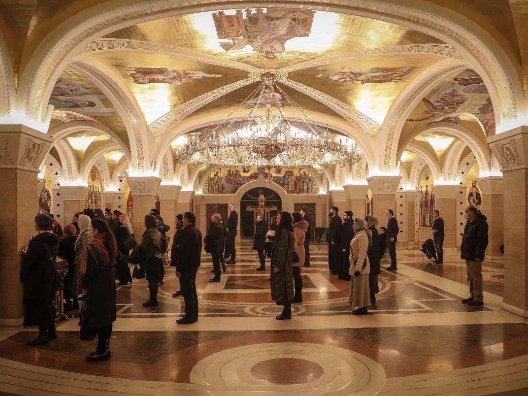 patrijarh irinej 40 dana liturgija hram svetog save aleksandar vucic fotografije