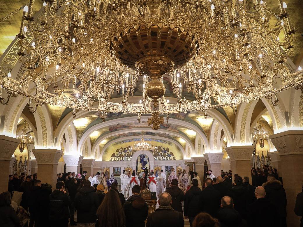 patrijarh irinej 40 dana liturgija hram svetog save aleksandar vucic fotografije