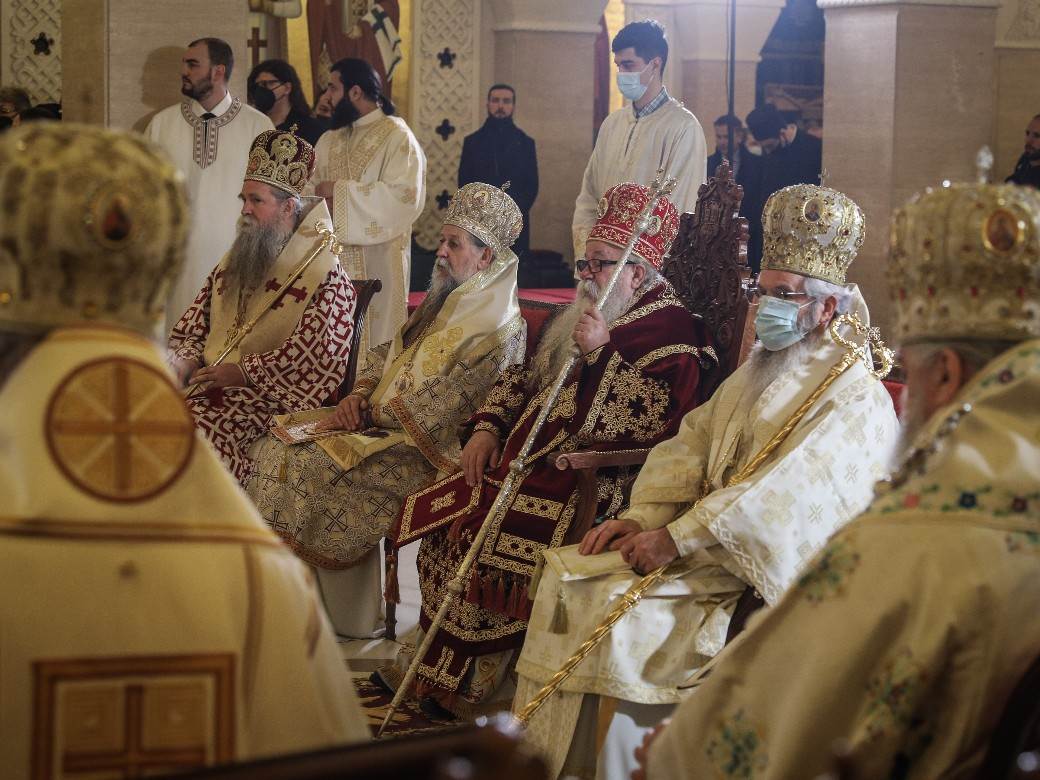 patrijarh irinej 40 dana liturgija hram svetog save aleksandar vucic fotografije