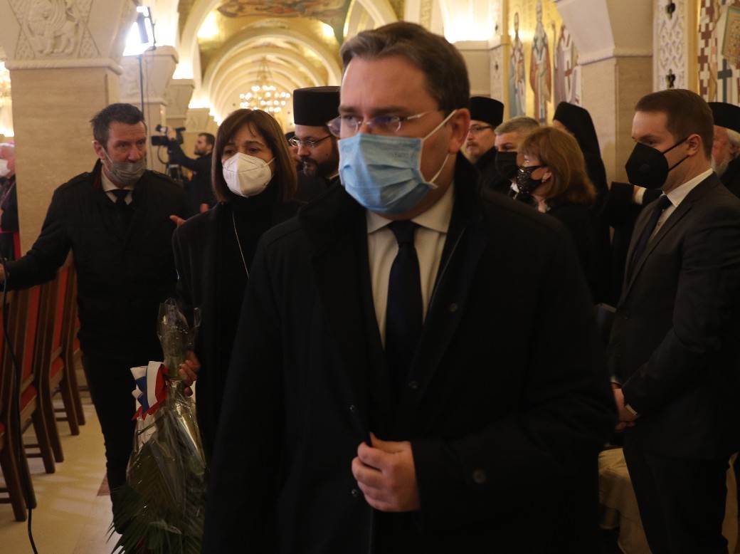 patrijarh irinej 40 dana liturgija hram svetog save aleksandar vucic fotografije