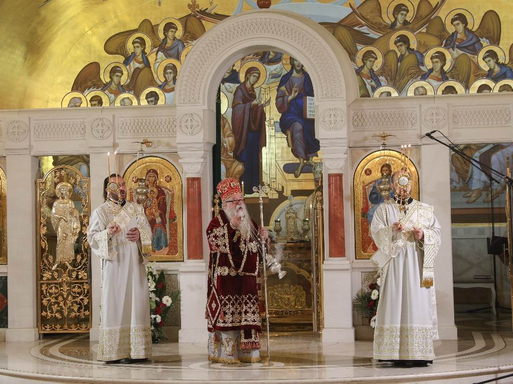 patrijarh irinej 40 dana liturgija hram svetog save aleksandar vucic fotografije