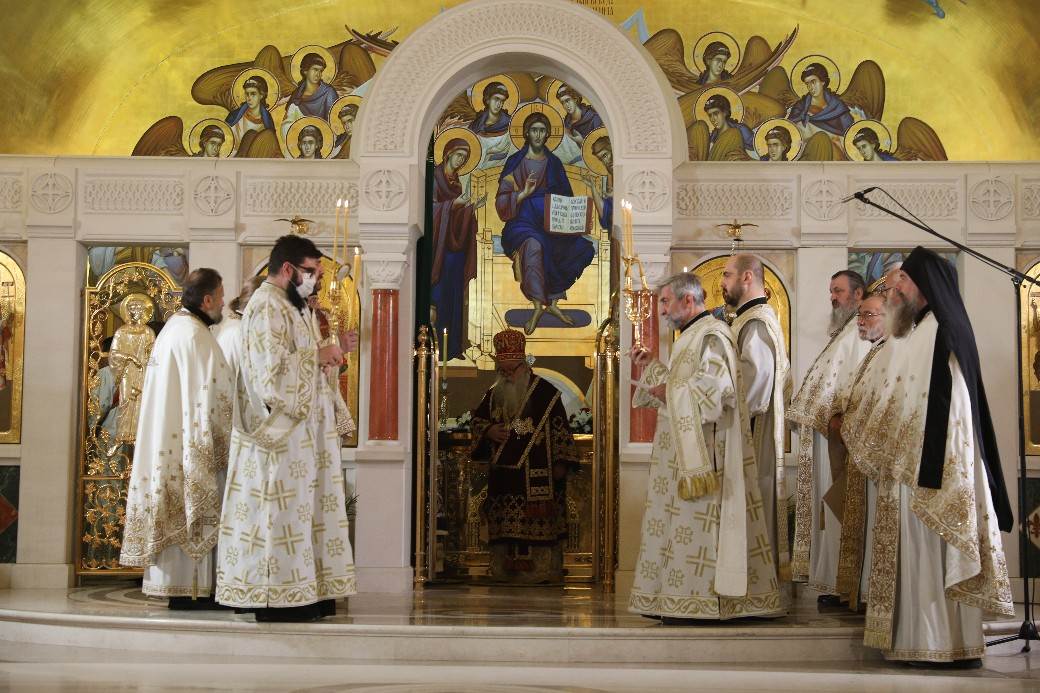 patrijarh irinej 40 dana liturgija hram svetog save aleksandar vucic fotografije