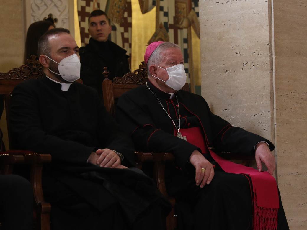 patrijarh irinej 40 dana liturgija hram svetog save aleksandar vucic fotografije