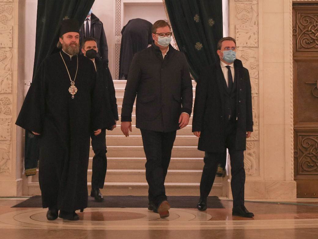 patrijarh irinej 40 dana liturgija hram svetog save aleksandar vucic fotografije