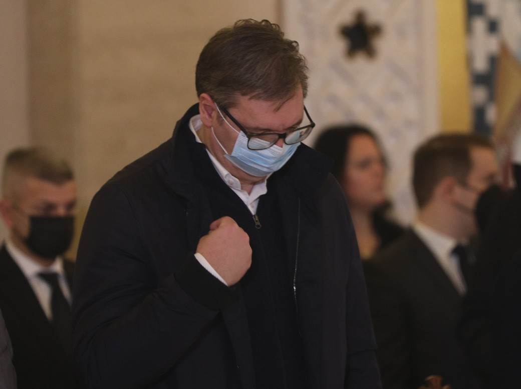 patrijarh irinej 40 dana liturgija hram svetog save aleksandar vucic fotografije