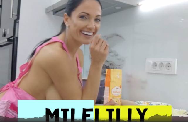 lili milf gola kupuje lubenice foto video