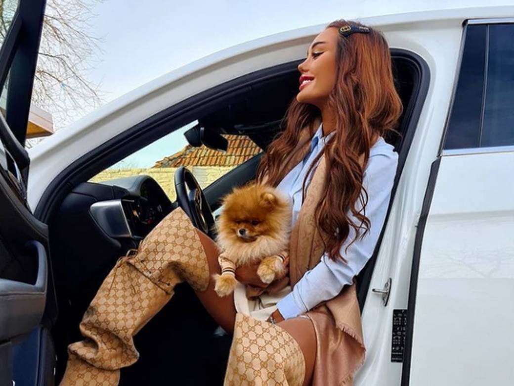 Doktorka o plastičnim korekcijama Cece i Jece