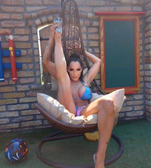 Ljuba Pantović toples i bez šminke