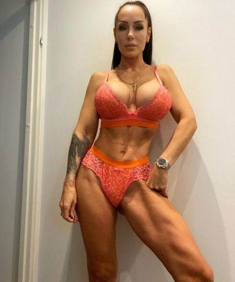 Ljuba Pantović toples i bez šminke