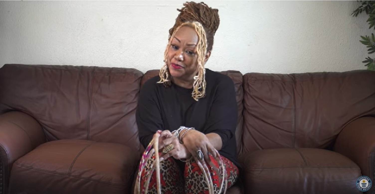 najduzi nokti na svetu ginisova knjiga rekorda zena prodaje nokte