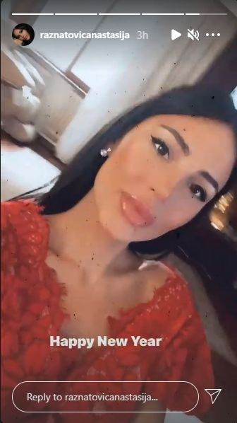 anastasija raznatovic docek nove godine crvena haljina