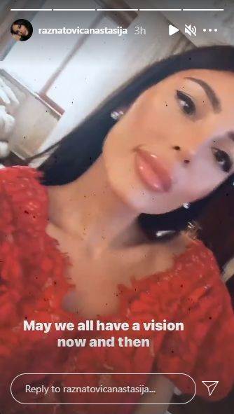 anastasija raznatovic docek nove godine crvena haljina