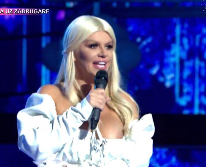 dara bubamara ispale grudi dekolte novogodisnji program