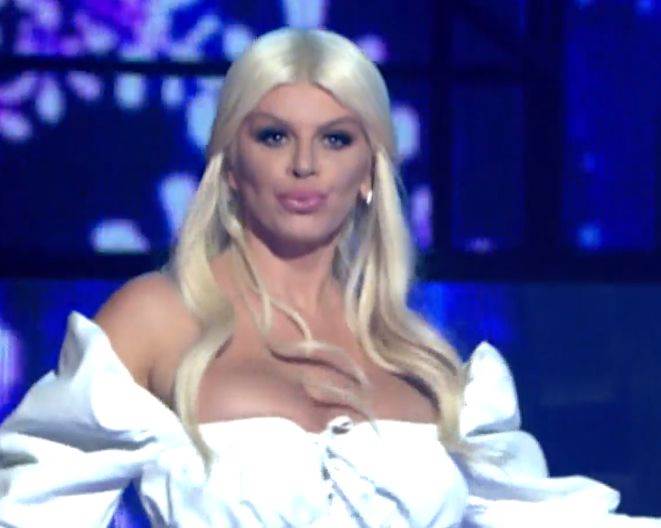 dara bubamara ispale grudi dekolte novogodisnji program