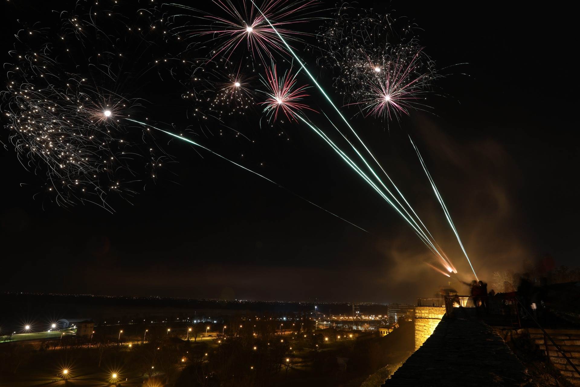 nova godina 2021 docek svet evropa beograd njujork vatromet prazne ulice fotografije