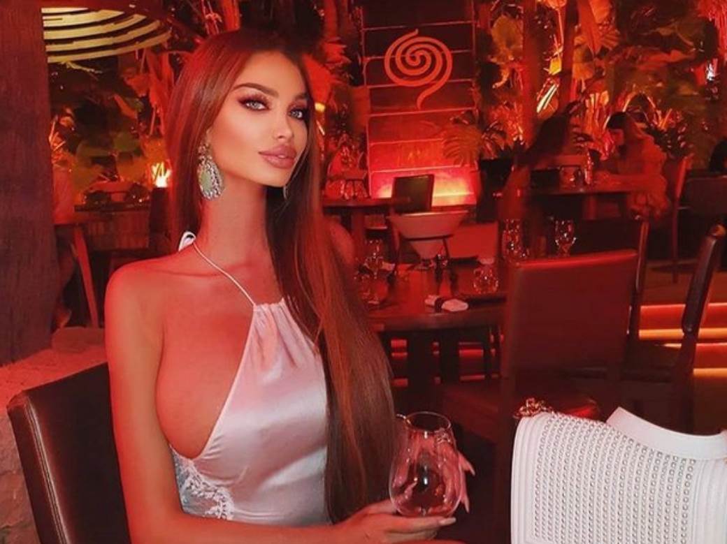 soraja vucelic rasla u domu majku izbacili iz kuce kada je zatrudnela dala je hraniteljima