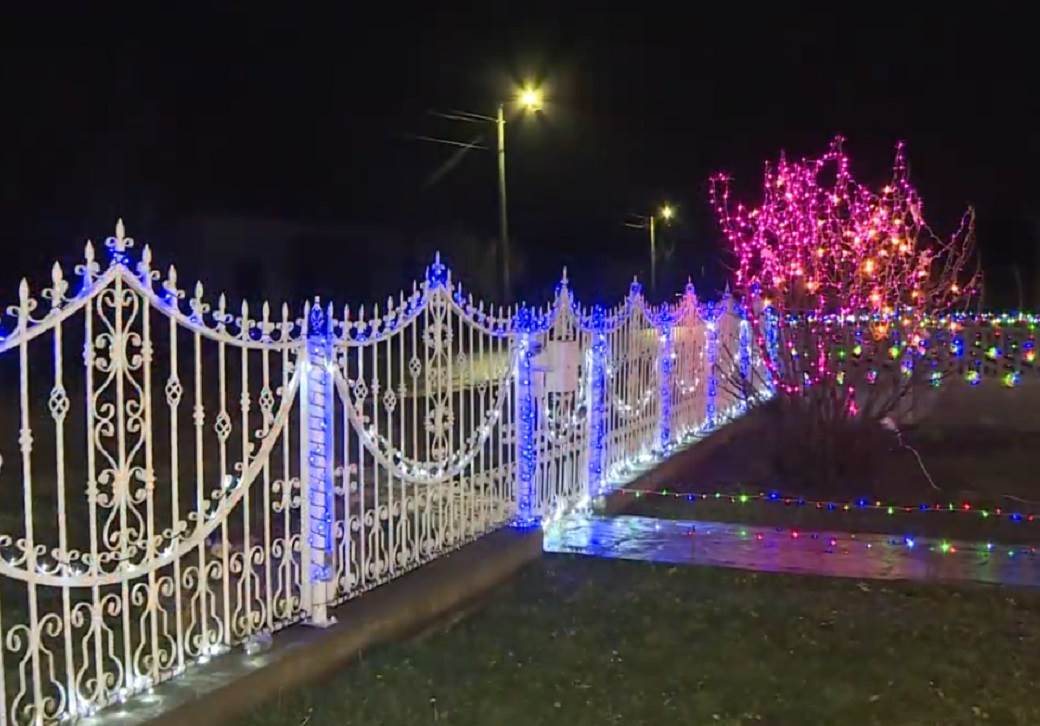 novogodisnja kuca kucevo jagodina okicena kuca za novu godinu