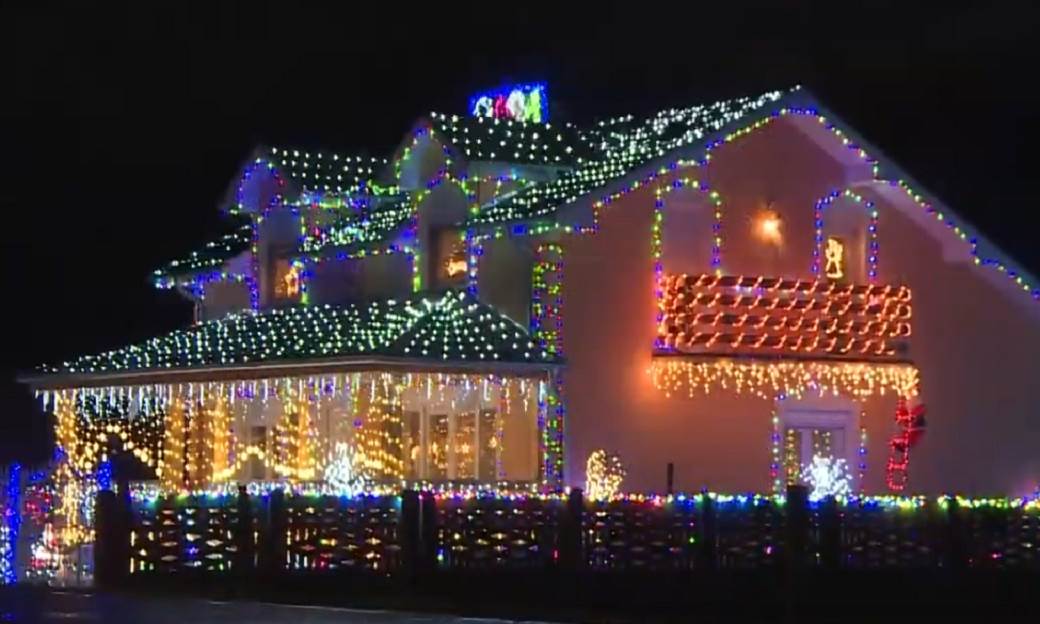 novogodisnja kuca kucevo jagodina okicena kuca za novu godinu