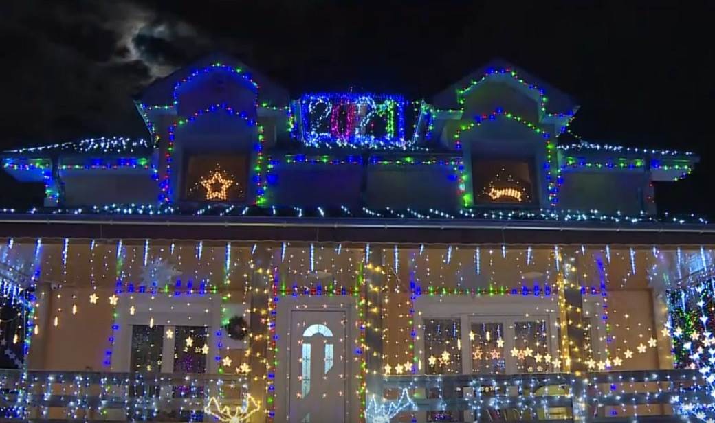 novogodisnja kuca kucevo jagodina okicena kuca za novu godinu