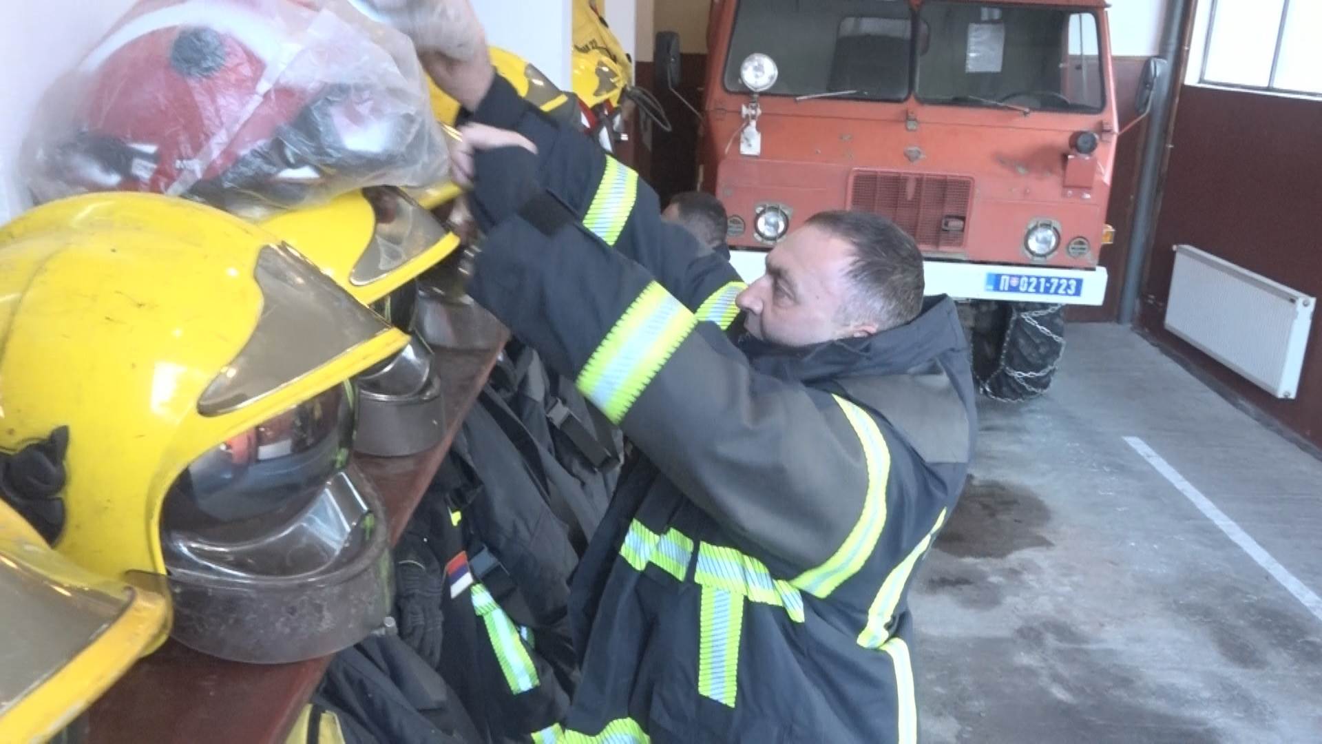 zlatibor akcija spasavanje rusi sneg zaglavljeni vatrogasci detalji foto 